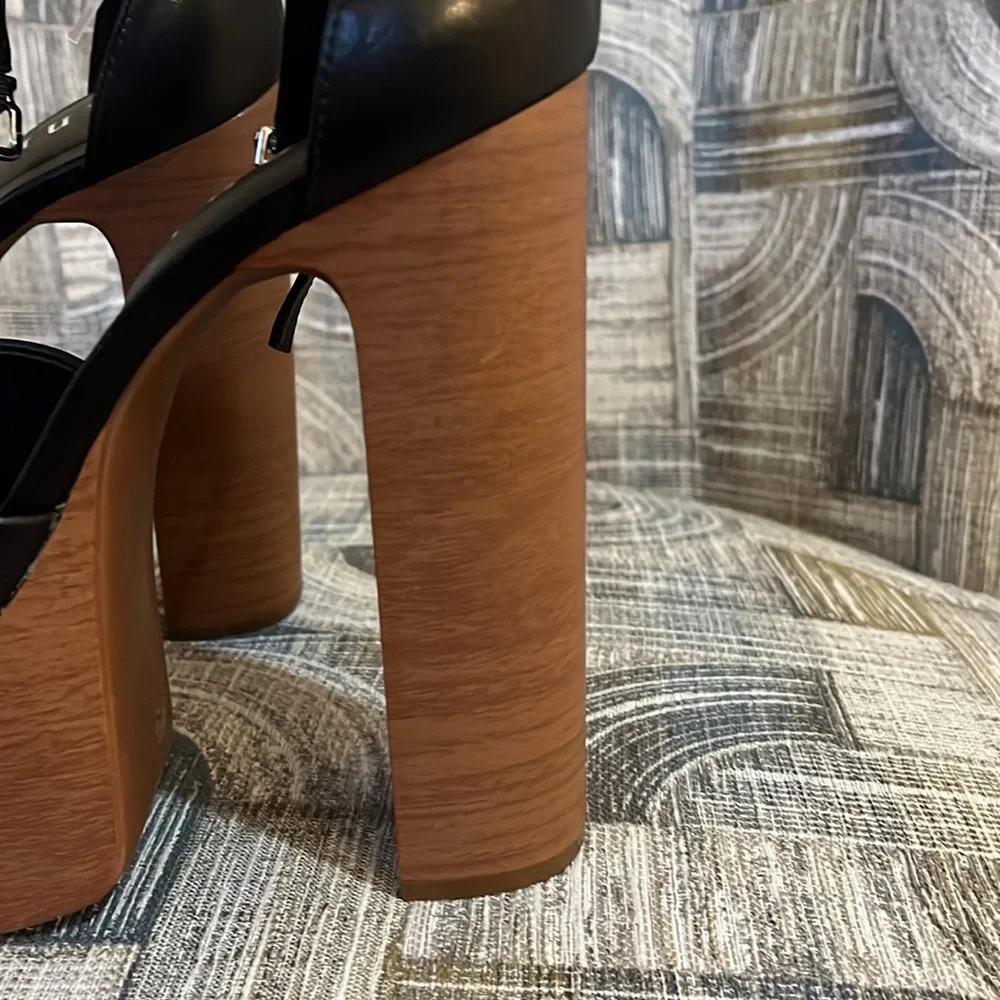 Gianni Bini Fenix Leather Peep Toe Woodgrain Platform Pumps